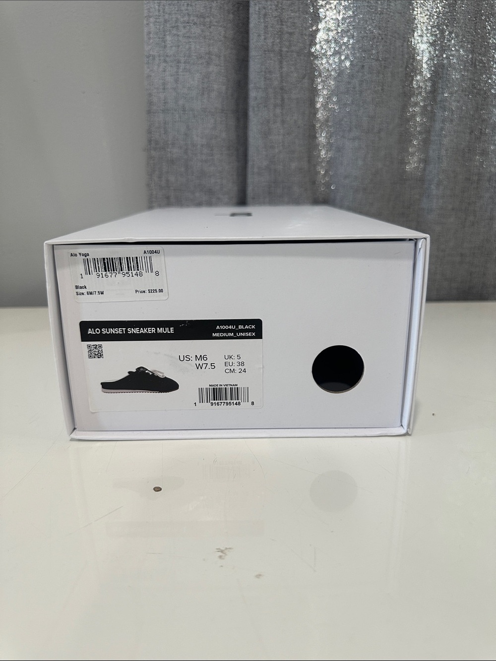 ALO Yoga empty white box. Size 6men